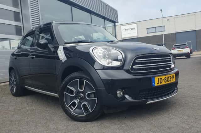 MINI Countryman (2016) thumbnail 1