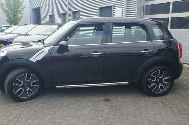 MINI Countryman (2016) thumbnail 4