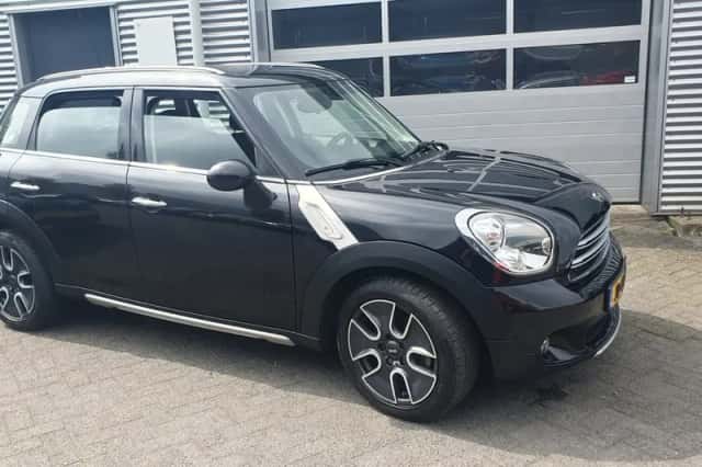 MINI Countryman (2016) thumbnail 5