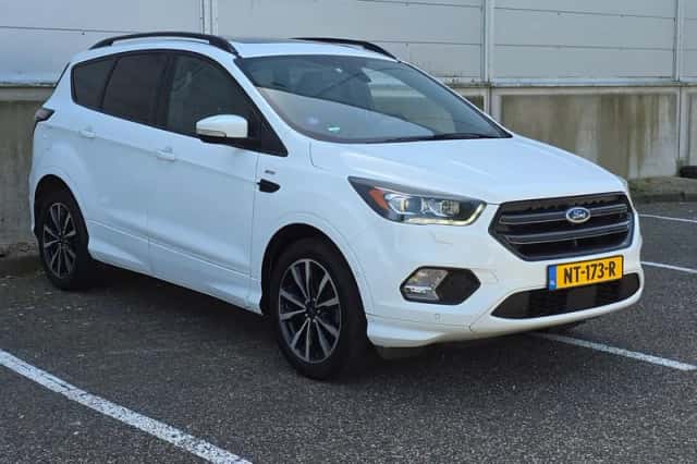 Ford Kuga (2017) thumbnail 3