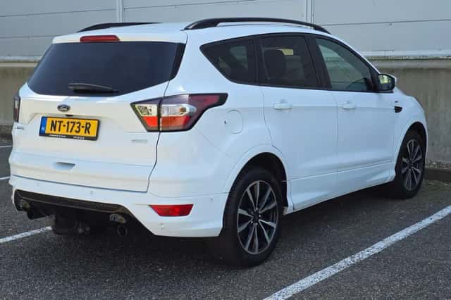Ford Kuga (2017) thumbnail 5
