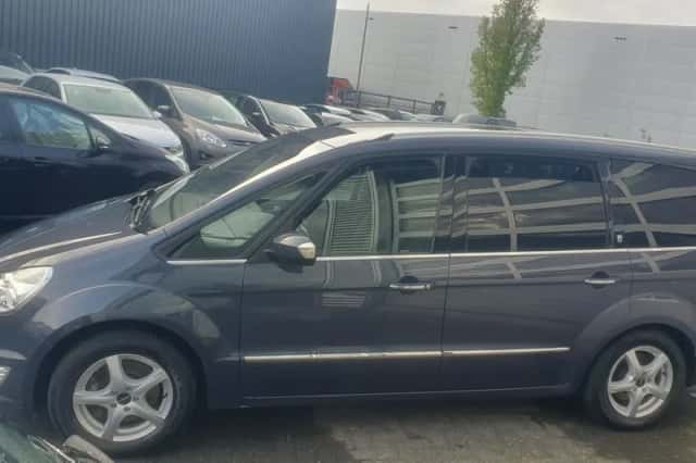 Ford Galaxy (2011) thumbnail 3