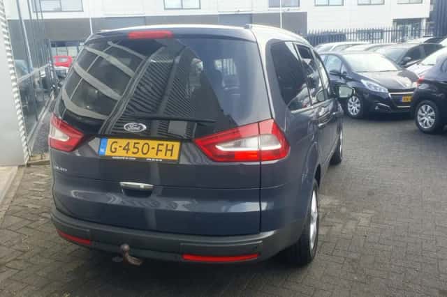 Ford Galaxy (2011) thumbnail 5