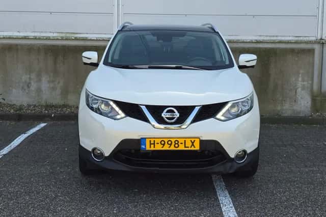 Nissan Qashqai (2015) thumbnail 2
