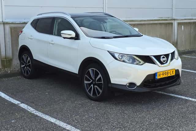 Nissan Qashqai (2015) thumbnail 3