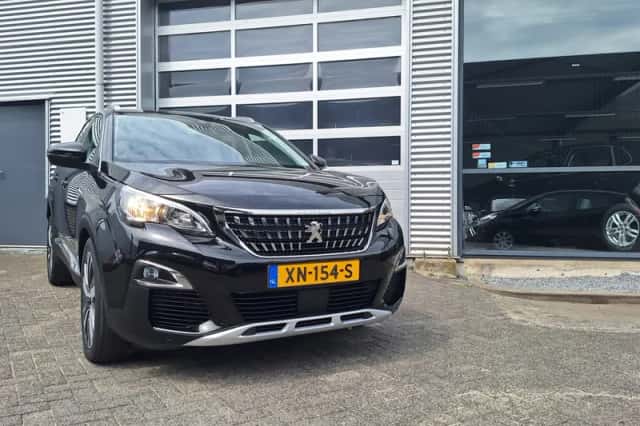 Peugeot 3008 (2019) thumbnail 2