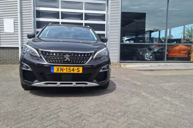 Peugeot 3008 (2019) thumbnail 3