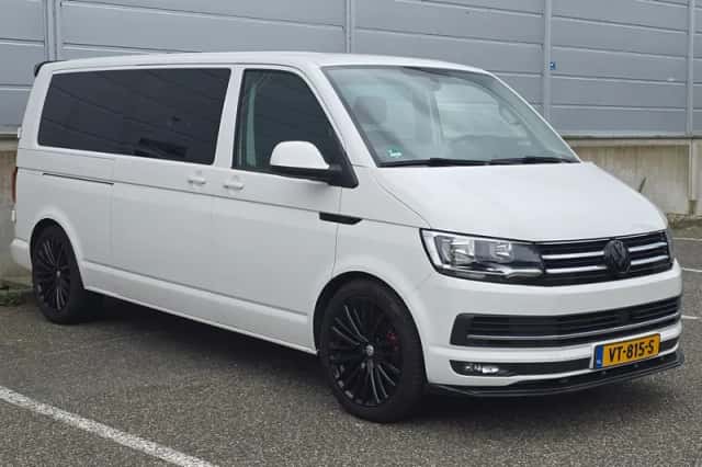 Volkswagen Transporter (2016) thumbnail 3