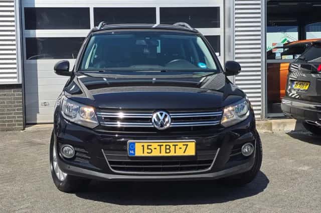 Volkswagen Tiguan (2012) thumbnail 2