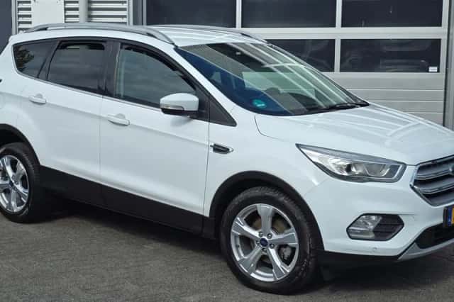 Ford Kuga (2018) thumbnail 1