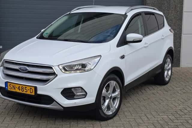 Ford Kuga (2018) thumbnail 3
