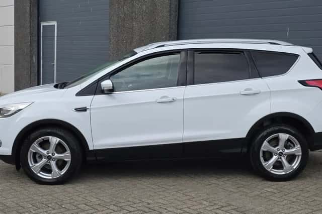 Ford Kuga (2018) thumbnail 4