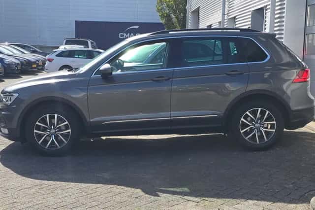 Volkswagen Tiguan (2016) thumbnail 2