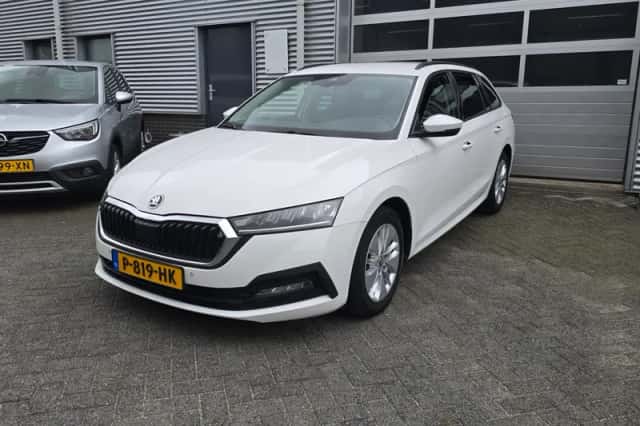 Škoda Octavia (2021) thumbnail 3