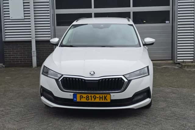 Škoda Octavia (2021) thumbnail 4