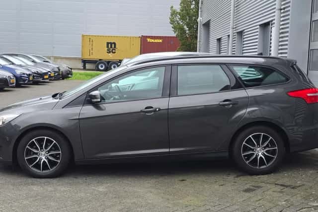 Ford Focus (2015) thumbnail 2