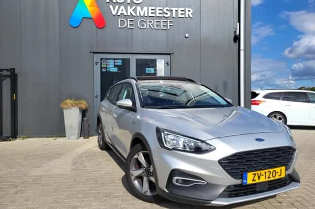 Ford Focus (2019) thumbnail 2