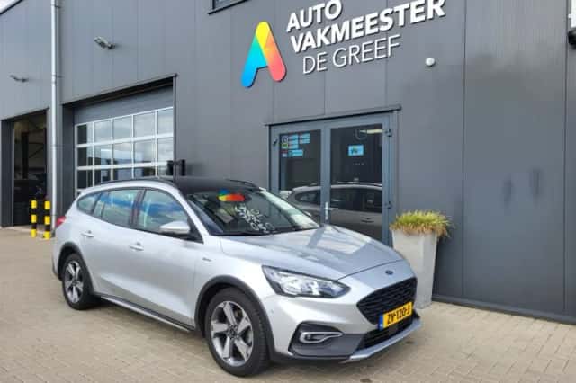 Ford Focus (2019) thumbnail 3
