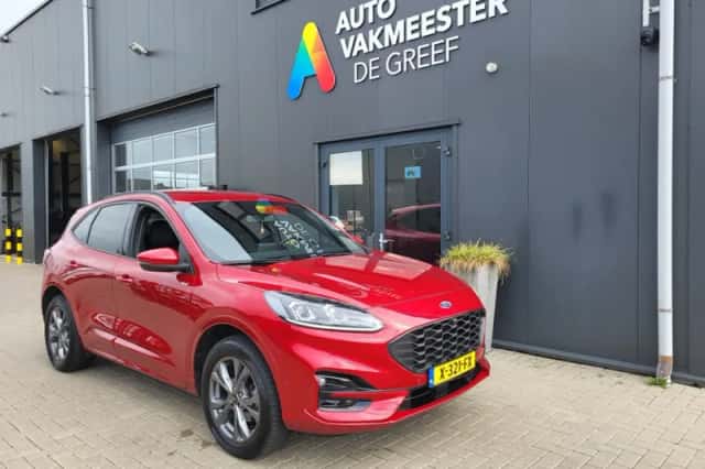 Ford Kuga (2022) thumbnail 3