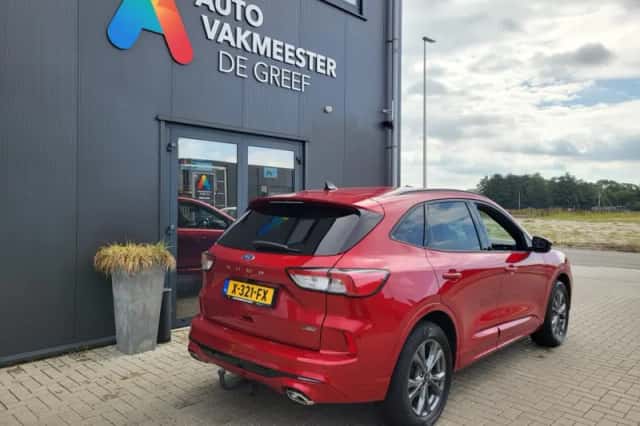 Ford Kuga (2022) thumbnail 4
