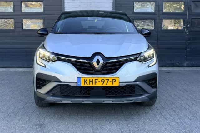 Renault Captur (2021) thumbnail 2
