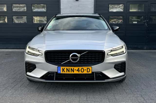 Volvo V60 (2021) thumbnail 2