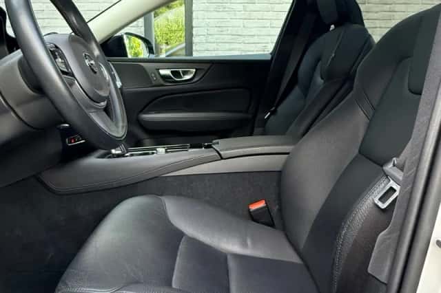Volvo V60 (2021) thumbnail 4