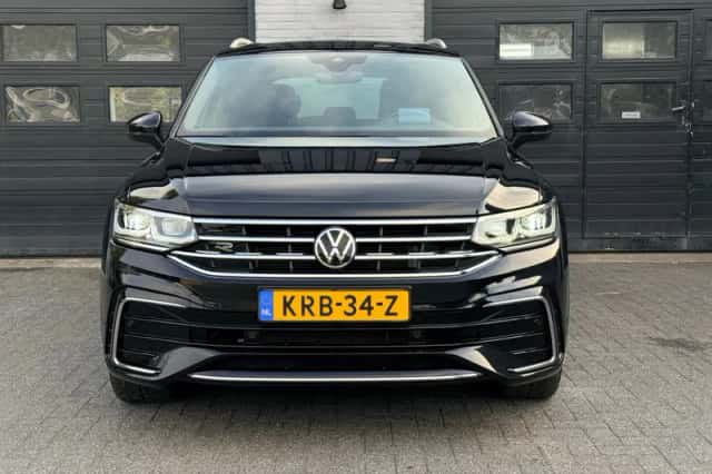Volkswagen Tiguan (2023) thumbnail 2