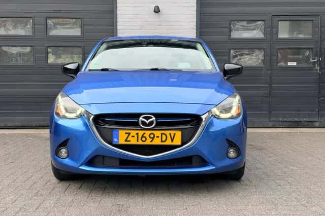Mazda 2 (2015) thumbnail 2