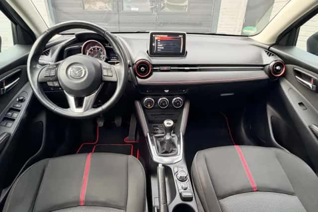 Mazda 2 (2015) thumbnail 4