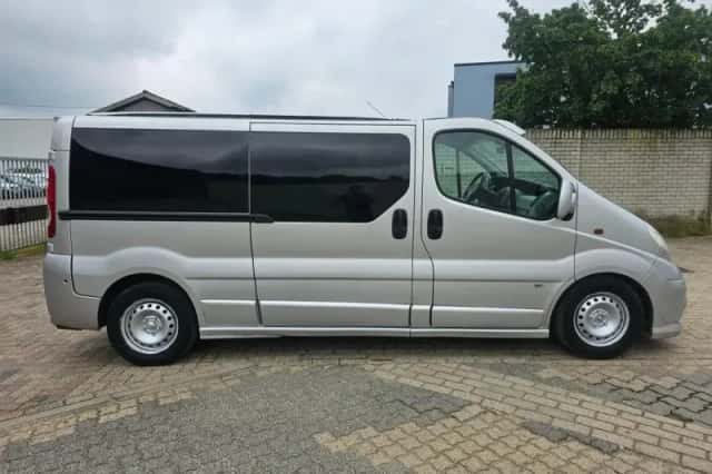 Opel Vivaro (2009) thumbnail 6