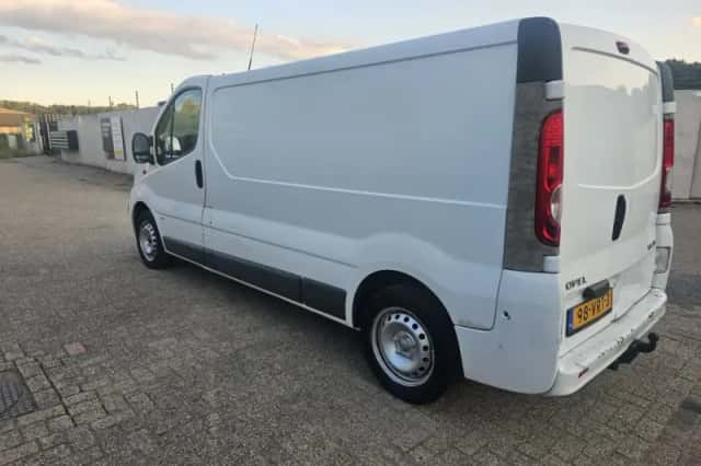Opel Vivaro (2008) thumbnail 3