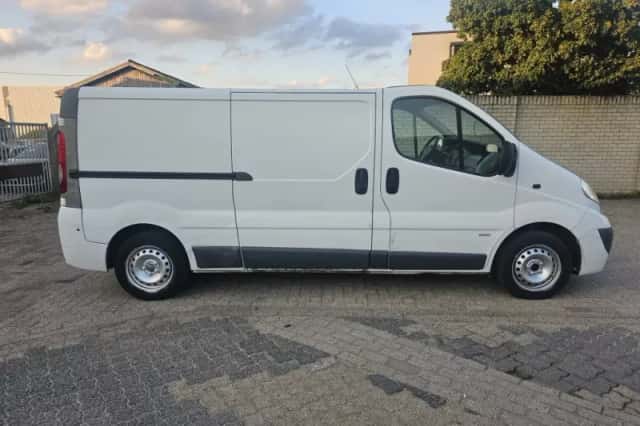 Opel Vivaro (2008) thumbnail 6