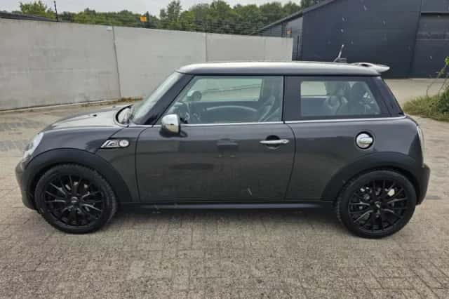 MINI Cooper S (2011) thumbnail 2