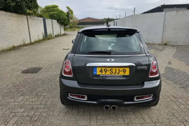 MINI Cooper S (2011) thumbnail 4