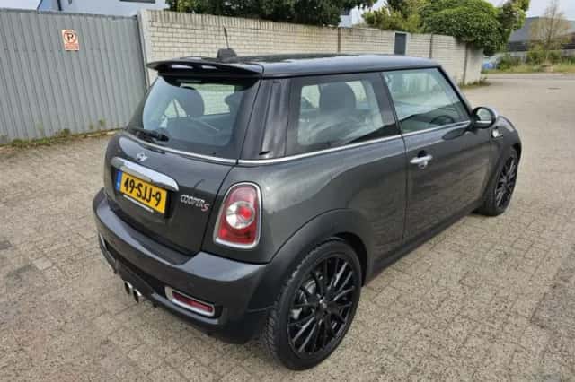 MINI Cooper S (2011) thumbnail 5
