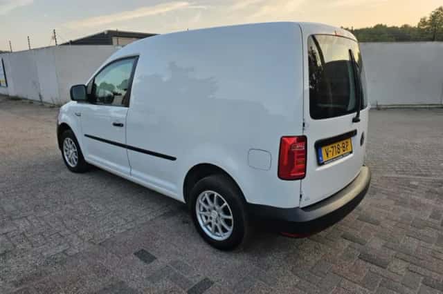 Volkswagen Caddy (2017) thumbnail 3