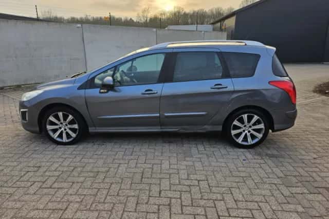 Peugeot 308 (2011) thumbnail 2