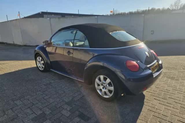 Volkswagen New Beetle (2003) thumbnail 3