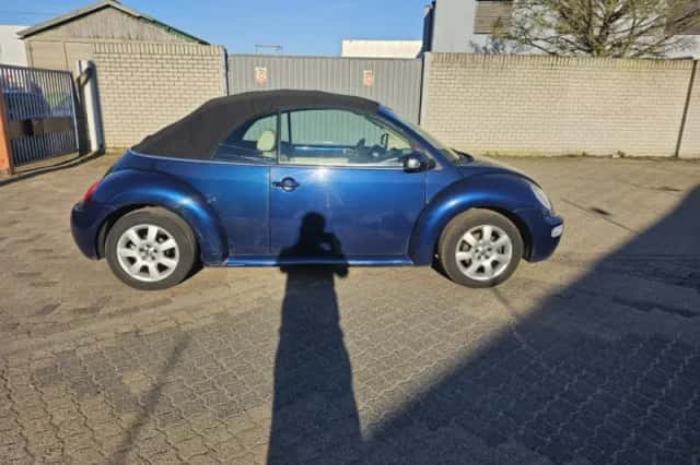 Volkswagen New Beetle (2003) thumbnail 6