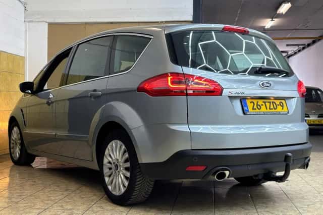 Ford S-Max (2012) thumbnail 3