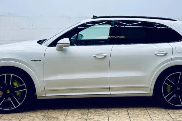 Porsche Cayenne (2022) thumbnail 2