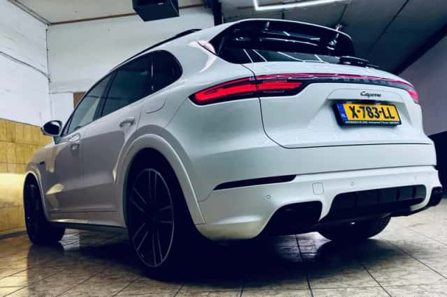 Porsche Cayenne (2022) thumbnail 3
