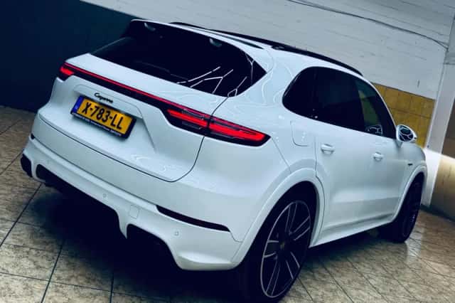 Porsche Cayenne (2022) thumbnail 5