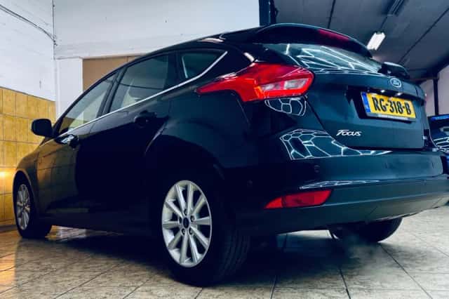 Ford Focus (2017) thumbnail 3