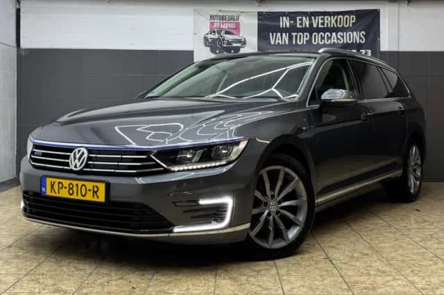 Volkswagen Passat (2016) thumbnail 1
