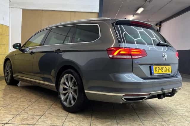 Volkswagen Passat (2016) thumbnail 3