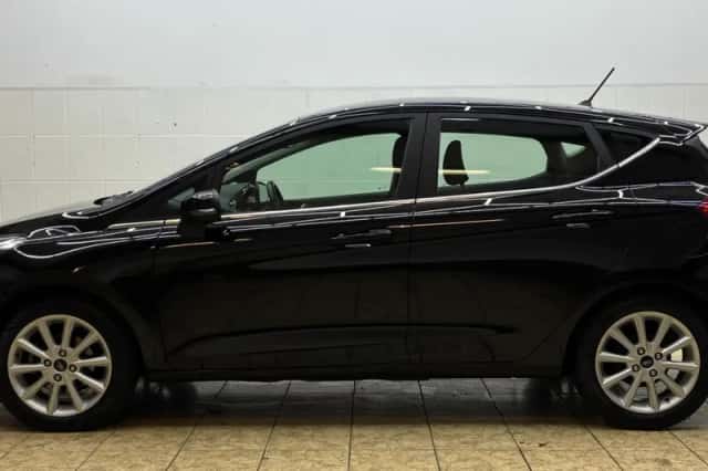 Ford Fiesta (2017) thumbnail 2