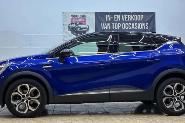 Renault Captur (2021) thumbnail 2