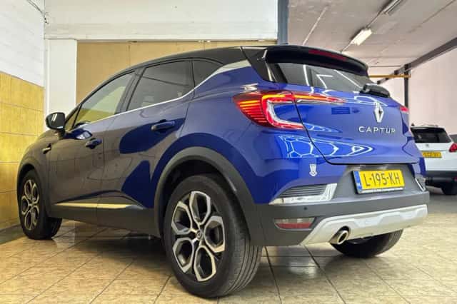Renault Captur (2021) thumbnail 3